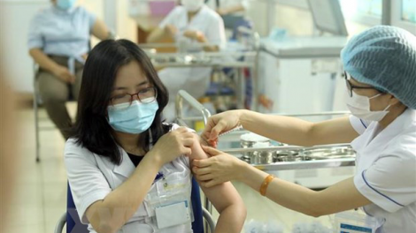 Khoảng 50% người từ 18 tuổi trở lên được tiêm vaccine COVID-19 trong năm nay (2/7/2021)