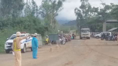 Kon Tum: Hỗ trợ người dân từ vùng dịch COVID-19 phía Nam về quê qua tỉnh (29/07/2021)