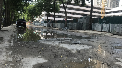 Hà Nội: Phố Nguyễn Xuân Linh xuống cấp nghiêm trọng không có đơn vị nào chịu trách nhiệm sửa chữa (18/07/2021)