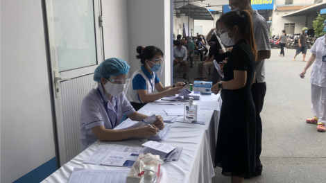 Hà Nội triển khai tiêm vắc xin tại các trung tâm y tế quận, huyện (25/07/2021)