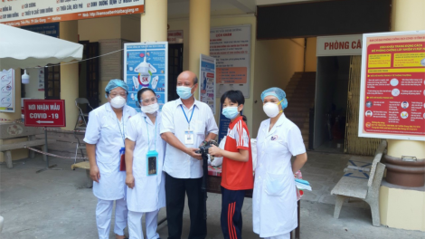 Học sinh lớp 6 làm quạt mini chống nóng cho y bác sĩ vùng tâm dịch (23/07/2021)