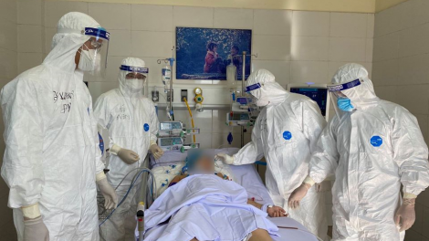 Bác sỹ F0 cứu chữa bệnh nhân trong tâm dịch (18/08/2021)