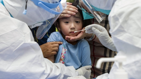 Tiêm phòng vaccine: "Con bài" chiến lược ngăn chặn độc tính của biến thể Delta (25/8/2021)