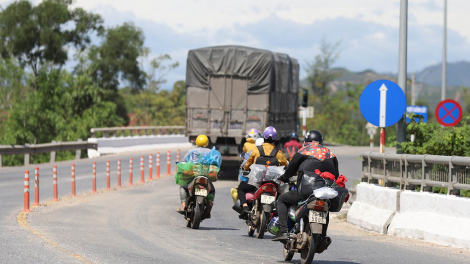 Bác tài đưa người lao động từ TP HCM về quê nhà tránh dịch (2/8/2021)