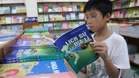 Lo ngại thiếu SGK cho học sinh khi năm học mới cận kề (23/8/2021)