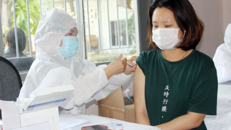 Nhiều tỉnh Đông Nam Bộ tiêm vaccine chậm: Nơi thiếu nhân lực, nơi "quên" nhập số liệu (11/8/2021)