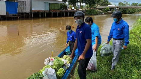 Người dân đất rừng U Minh Hạ gửi "bó rau, con cá" đến TP.HCM (26/8/2021)