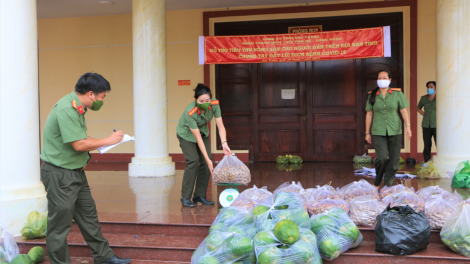 Sóc Trăng: Cán bộ, chiến sĩ, đoàn viên cùng người dân thu hoạch, hỗ trợ tiêu thụ nông sản (03/08/2021)