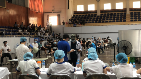 Hà Nội triển khai mô hình “bệnh viện dã chiến” tiêm chủng vaccine Covid-19 cho người dân (03/08/2021)