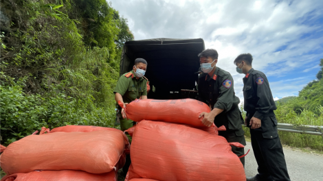 Công an Sơn La chăm lo đời sống cho người dân vùng dịch (31/08/2021)