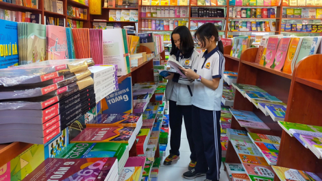 Giãn cách xã hội, phụ huynh chật vật tìm sách giáo khoa cho con (21/08/2021)
