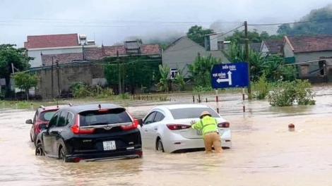 Nghệ An: Mưa lũ ngập lụt, chia cắt hàng trăm hộ dân (26/09/2021)