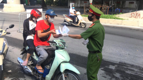 Đường phố đông đúc trong ngày đầu siết chặt giãn cách phòng, chống dịch theo 3 vùng (06/09/2021)