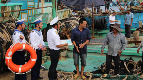 Hải đoàn 129, Quân cảng Sài Gòn hỗ trợ ngư dân vươn khơi bám biển ở Trường Sa (28/09/2021)