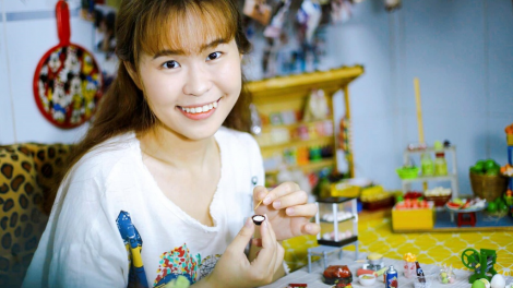 Cô gái 9X khởi nghiệp thành công với mô hình món ăn, thức uống tí hon làm từ đất sét (13/09/2021)