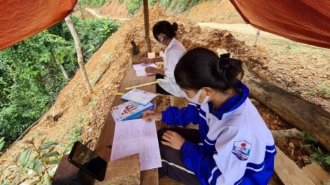 Dựng lều đón sóng học trực tuyến ở Quảng Bình (26/09/2021)