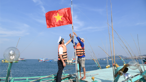 Vùng 5 Hải quân: Hỗ trợ ngư dân trên vùng biển, đảo Tây Nam (04+05/01/2023)