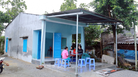Cơ quan Thường trú khu vực miền Trung - Đài Tiếng nói Việt Nam và Tập đoàn BIN Corporation bàn giao 6 ngôi nhà Đại đoàn kết (03/1/2023)