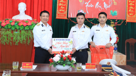 Hành trình vượt sóng mang Tết ra đảo tiền tiêu (17/1/2023)