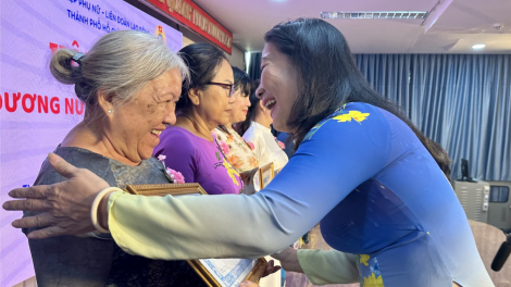 Tuyên dương 16 nữ chủ nhà trọ hết lòng vì công nhân (31/10/2023)