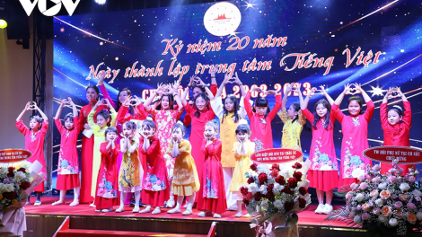 Kiều bào tại Séc gìn giữ bản sắc dân tộc qua hoạt động dạy và học tiếng Việt (25/10/2023)