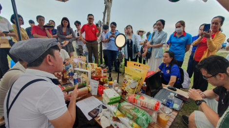 Nông dân livestream Tiktok, hàng OCOP Cần Giờ “đắt như tôm tươi” (21/10/2023)
