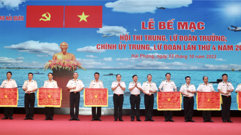 "Cán bộ, chỉ huy cấp Trung, Lữ đoàn là những người tiêu biểu, vững vàng về phẩm chất chính trị" (13/10/2023)