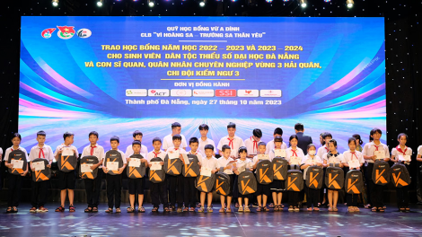 Quỹ học bổng Vừ A Dính và Câu lạc bộ “Vì Hoàng Sa - Trường Sa trao 440 suất học bổng cho học sinh sinh viên(27/10/2023)
