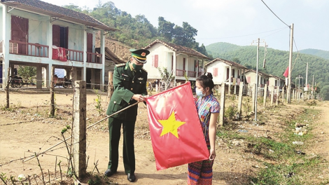 Cờ Đảng dưới chân núi Ca Đay (15/10/2023)