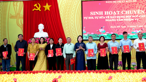 Nhân văn chương trình “Sổ tiết kiệm Búa liềm vàng” ở Đắk Lắk (25/10/2023)
