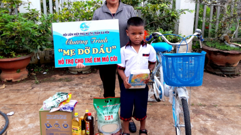 Mẹ đỡ đầu - Điểm tựa yêu thương của trẻ mồ côi Đăk Lăk (20/10/2023)