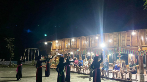 Bí thư chi bộ thôn Nà Tông: Nói đi đôi với làm (31/10/2023)