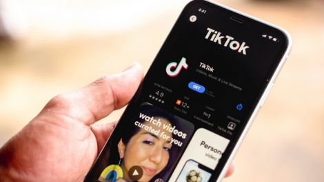 Kiến nghị loại bỏ tài khoản tiktok dưới 13 tuổi: Liệu có thể bảo vệ trẻ em trên môi trường mạng? (19/10/2023)