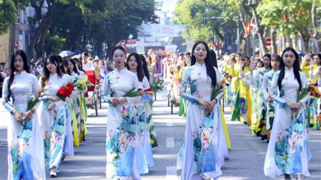 THỜI SỰ 12H TRƯA 01/10/2023: Carnaval Thu Hà Nội sôi động, rực rỡ sắc màu tại phố đi bộ hồ Hoàn Kiếm