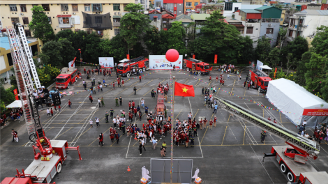 THỜI SỰ 12H TRƯA 7/10/2023: Nhiều người dân tại Hà Nội, Quảng Ninh và Đà Nẵng được trải nghiệm và hướng dẫn kĩ năng thoát nạn, phòng cháy chữa cháy.