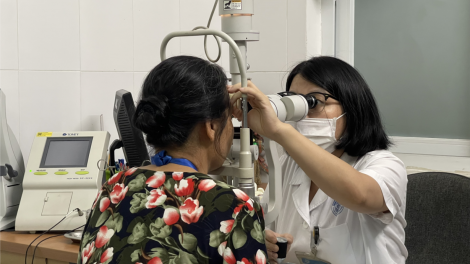 Bệnh viện Mắt Trung ương mỗi ngày tiếp nhận gần 600 trường hợp đến khám đau mắt đỏ (12/10/2023)