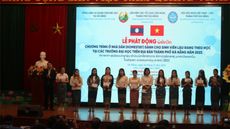 Đà Nẵng: Tiếp nhận 148 sinh viên Lào về ở nhà dân (26/11/2023)