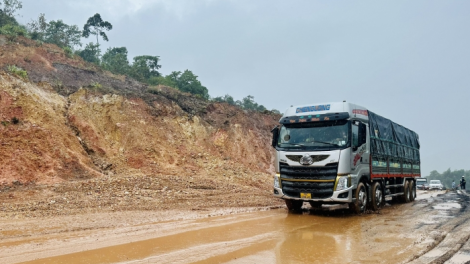 THỜI SỰ 18H CHIỀU 26/11/2023: Cao tốc La Sơn - Hoà Liên (thuộc địa phận thành phố Đà Nẵng) sạt lở nghiêm trọng, Bộ GTVT đề nghị công bố tình trạng khẩn cấp