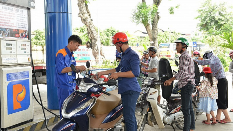 THỜI SỰ 18H CHIỀU 17/11/2023: Chính phủ ban hành Nghị định số 80 sửa đổi, bổ sung các Nghị định hiện hành về kinh doanh xăng dầu theo hướng hài hòa lợi ích giữa doanh nghiệp và người tiêu dùng.