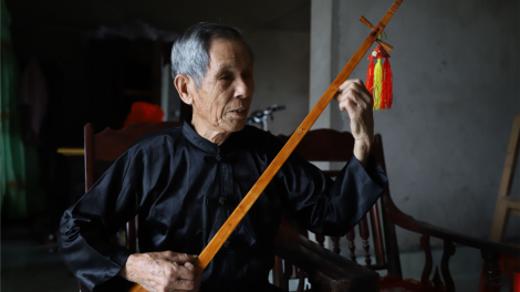 Nghệ nhân Ưu tú Lương Thiêm Phú: Còn sức khỏe còn làm đàn tính (28/11/2023)