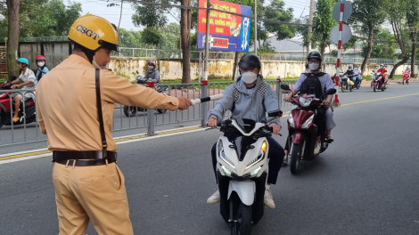 Sở GD-ĐT tỉnh Bình Dương nói về việc học sinh đi xe máy phân khối lớn đến trường (09/11/2023)
