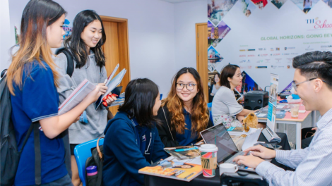 Bước chân đến trường: Tầm quan trọng của việc định hướng nghề nghiệp cho học sinh trung học phổ thông (09/11/2023)