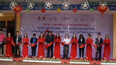 Quỹ Vì tầm vóc Việt trao tặng nhiều món quà ý nghĩa cho các em nhỏ Lạng Sơn (16/11/2023)