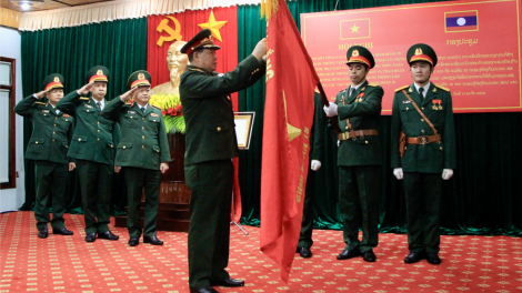 Bộ Quốc phòng Lào tặng Cờ Chiến thắng và Huân chương cho các tập thể, cá nhân của Binh đoàn 15 (21/11/2023)