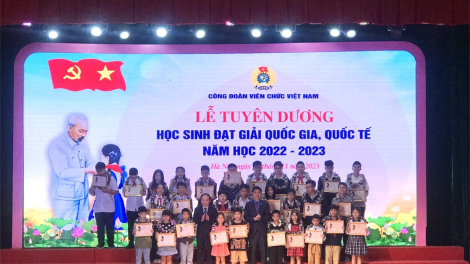 CĐ Viên chức Việt Nam: Tuyên dương con cán bộ công chức, viên chức đạt giải quốc gia, quốc tế (26/11/2023)