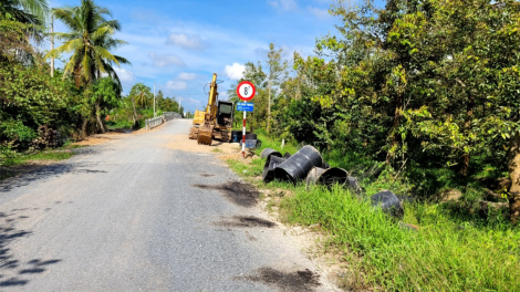 Tiền Giang: Một tuyến đường ngắn, thi công kéo dài hơn 2 năm chưa nghiệm thu (07/11/2023)
