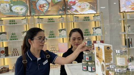 Loạt bài "TP.HCM thực hiện tăng trưởng xanh từ nhiều phía" - Bài 2: Làm gì để người tiêu dùng sẵn sàng xanh hóa (09/11/2023)