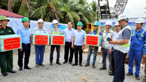 Bộ trưởng Bộ GTVT Nguyễn Văn Thắng kiểm tra công trình cầu Rạch Miễu 2 (17/11/2023)