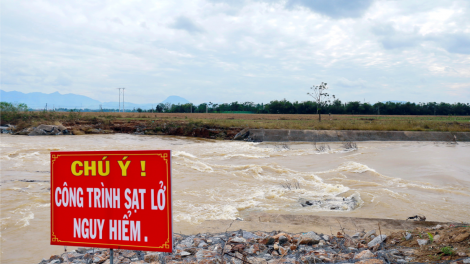 Quảng Nam: Gần 100 vị trí ven sông có nguy cơ sạt lở cao (13/12/2023)