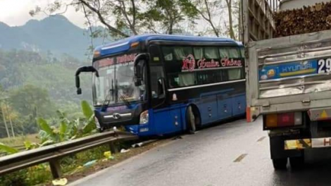 Nhiều va chạm giao thông do trời mưa, mây mù trên các tuyến đường miền núi (03/12/2023)